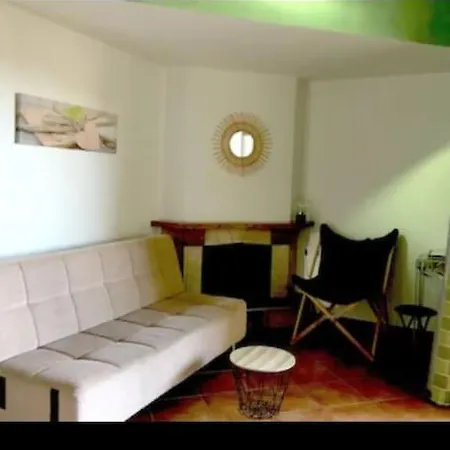 Apartment Dans *